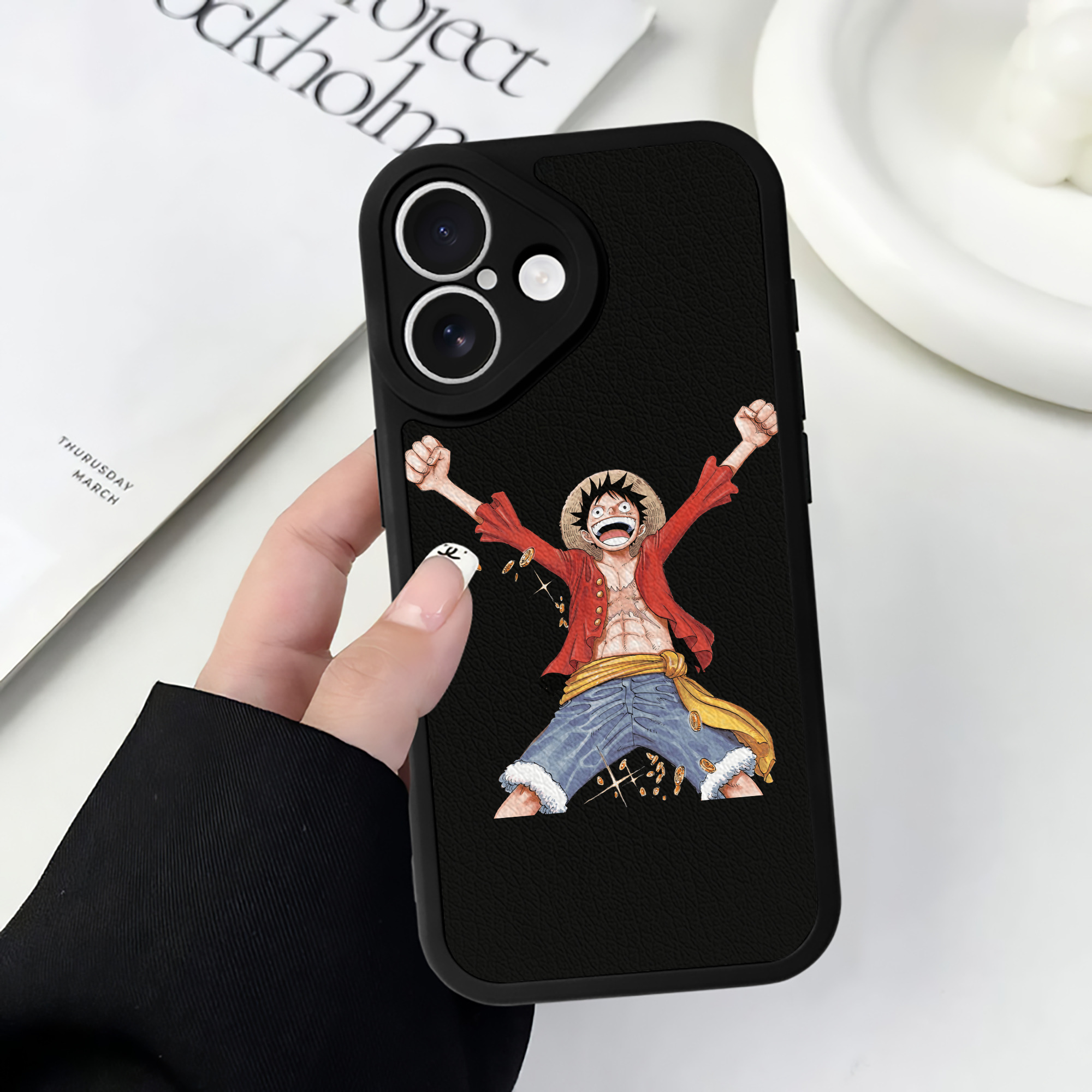 （画像用） ワンピース モンキー・D・ルフィ ONE PIECE Monkey D. Luffy 【iPhone 16シリーズ対応】シリコンスマホケース（レザー調） 材質：シリコン